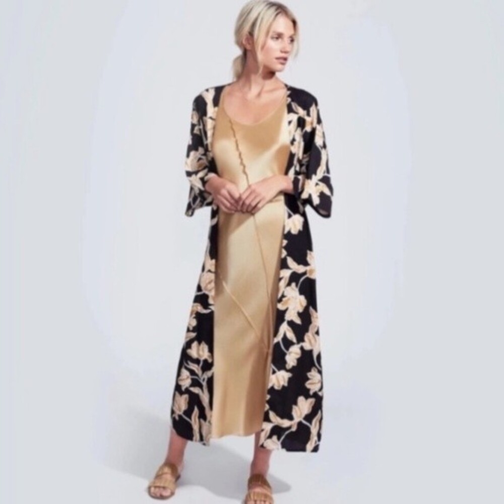 Maison Du Soir Selena Black Floral Kimono  S/M NWOT